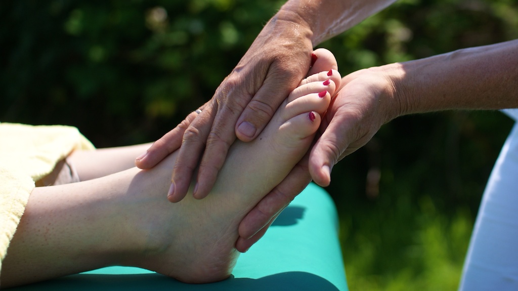 Fußreflexzonenmassage im Rahmen einer TouchLife Massage bei Ma Mer